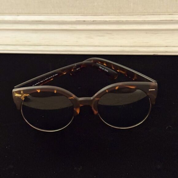 Urban Outfitters tortoiseshell Sunglasses w Marc by Marc Jacobs Sunglass Case - Picture 1 of 8